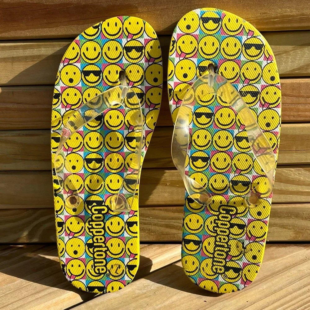 - Coppertone Smiley Face Flip-Flops SZ L! EUC!